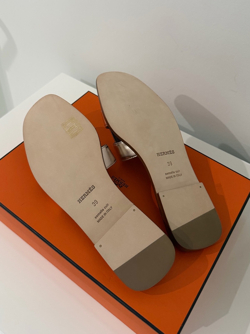 Brand New Hermes Rose Gold Leather H-Logo Slide Sandals - Picture 4 of 4